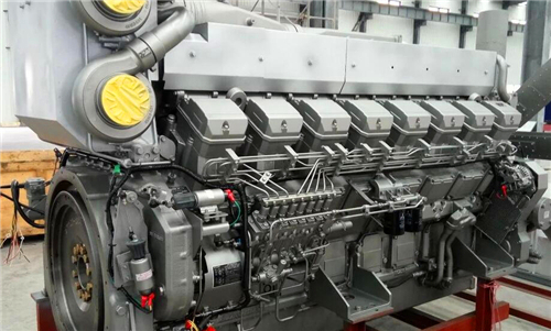 三菱R16柴油發(fā)動(dòng)機(jī)氣缸頭、進(jìn)排氣閥門機(jī)構(gòu)的解體、檢修