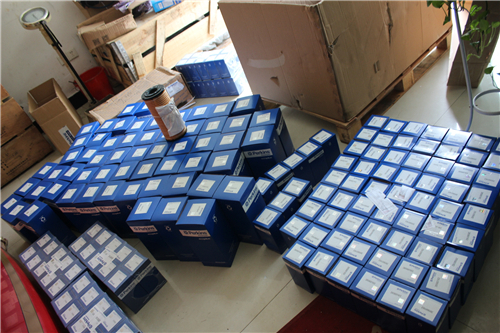 珀金斯柴油發(fā)動機(jī)1878042 C92燃油、空氣過濾器